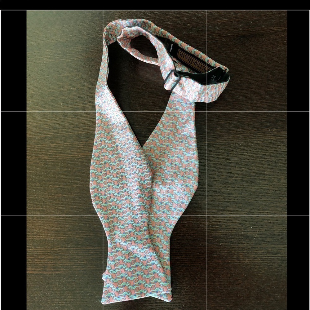 Peter Blair 100 % Silk Sea Horse Print  Bow Tie